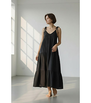 Черна рокля на презрамки NOIR снимка