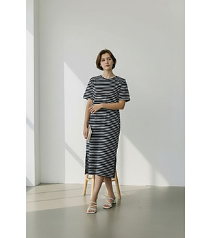 Дамска черно-бяла рокля на райета MARINE снимка