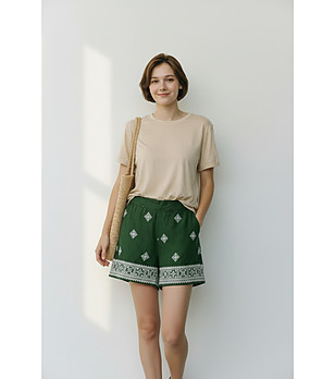 Зелени бермуди с принт от лен и памук снимка