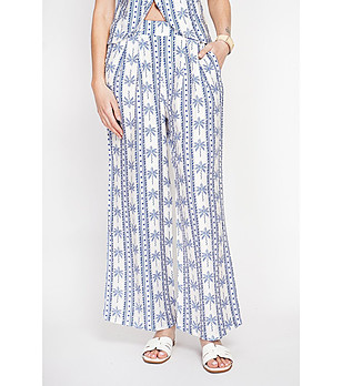 Бели панталони с принт  с лен снимка