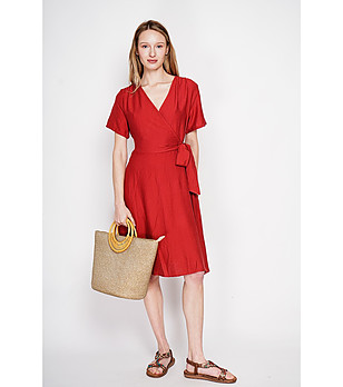 Червена рокля тип прегърни ме снимка