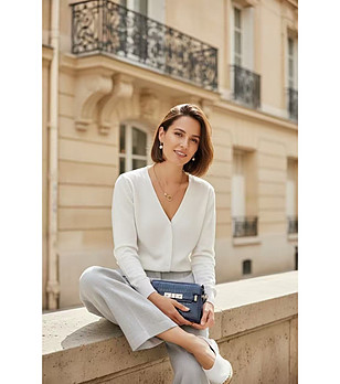 Бял дамски кардиган с V-образно деколте снимка