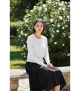 Бял дамски кардиган с обло деколте снимка