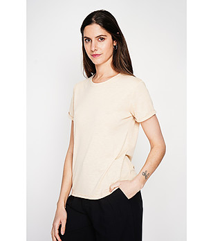 Бежова дамска тениска с обло деколте  снимка
