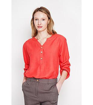 Червена ленена туника с V-образно деколте деколте  снимка