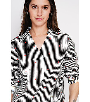 Черна блуза на райе с яка от лен и памук снимка