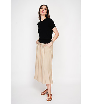 Дамски черен пуловер с къс ръкав с лен снимка