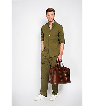 Мъжка риза KAKI в маслиненозелено с офицерска яка снимка