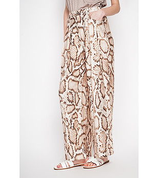 Бежови панталон с животински принт снимка