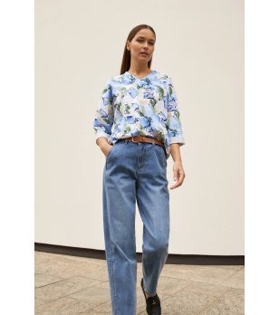 Дамска синя блуза с флорален принт снимка