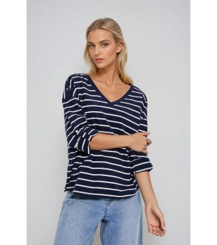 Дамска тъмносиня блуза на райе с V-образно деколте снимка