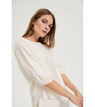 Кремава дамска блуза с обемни ръкави снимка