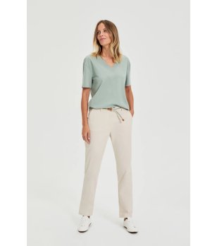 Дамски бежов памучен панталон снимка