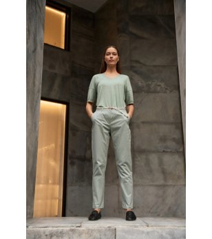 Дамски памучен панталон в маслиненозелен цвят снимка