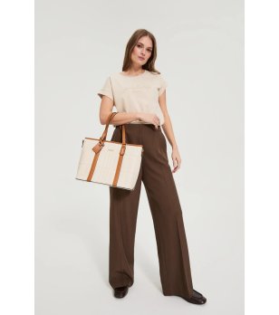 Бежова дамска чанта тип тоте с капитониран ефект снимка