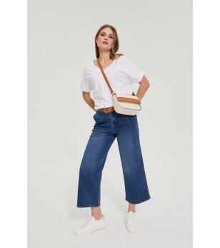 Бежова дамска чанта през рамо снимка