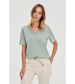 Дамска маслено зелена тениска с V-образно деколте снимка