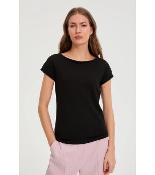 Черна дамска памучна тениска с лодка деколте снимка