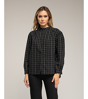 Черна карирана риза с права яка и бродерия снимка