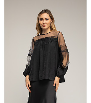 Чифонена черна блуза с тюл и дантелени детайли снимка