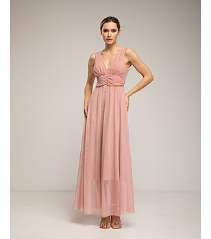 Дълга розова рокля от тюл с презрамки и разкроена пола снимка