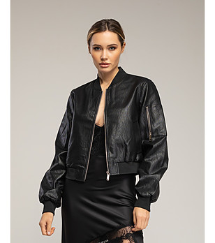 Черно яке бомбър с джобове и цип детайл снимка