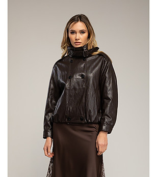 Кафяво яке от еко кожа с двуредно закопчаване и колан на яката снимка