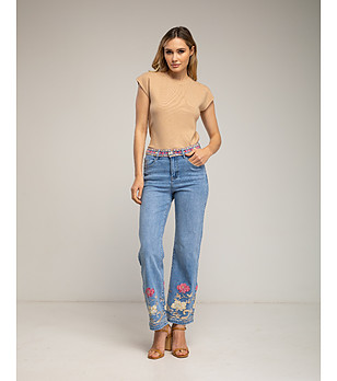 Дамски прав дънков панталон с флорална бродерия снимка