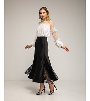 Черна сатенена миди пола А-силует с дантелени цепки снимка