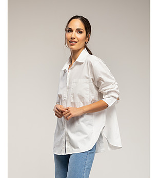 Бяла риза с отвор в гърба и джоб снимка