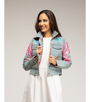 Дънково яке в светлосиньо с бродирана пеперуда и пайети  снимка