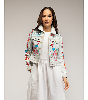 Светлосиньо дънково яке с морска бродерия и пайети  снимка