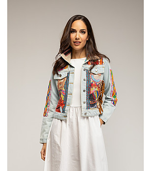 Дамско светлосиньо дънково яке с африканска бродерия и мъниста снимка