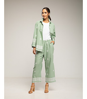 Зелен комплект риза и панталон с бродерия снимка