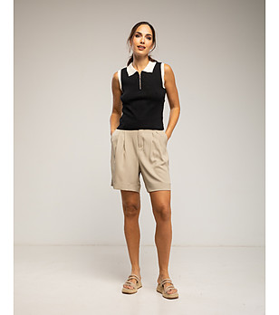 Бермуд шорти с плохи и колан в цвят камел снимка