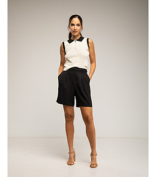 Дамски черни бермуди с плохи и колан снимка