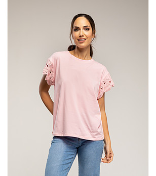 Розова тениска с къс ръкав и плетен детайл снимка