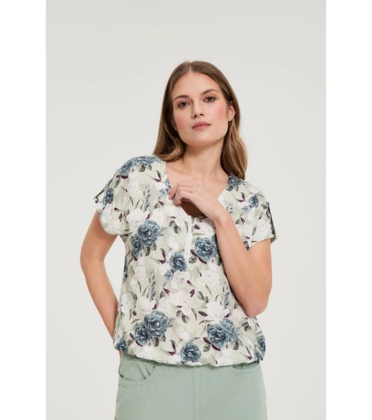 Дамска зелена риза с флорален принт и къс ръкав снимка
