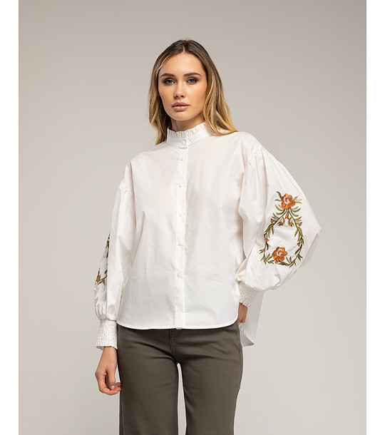 Бяла памучна риза с мандарин яка и бродерия снимка