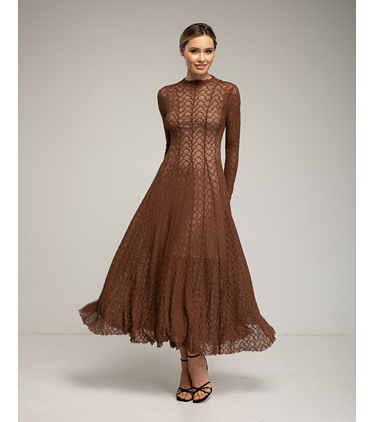 Кафява дълга дантелена рокля с разкроена пола снимка