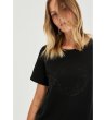 Черна дамска памучна тениска с къс ръкав и камъчета-3 снимка