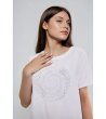 Бяла тениска с къс ръкав и декоративен принт-1 снимка