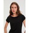 Черна дамска памучна тениска с лодка деколте-2 снимка
