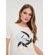 Дамска бяла тениска с принт-1 снимка
