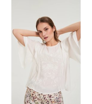 Дамска бяла блуза с волани снимка