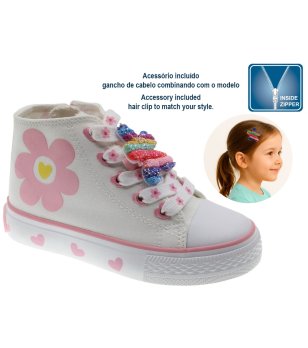 Детски бели кецове с цветя и сърца  снимка