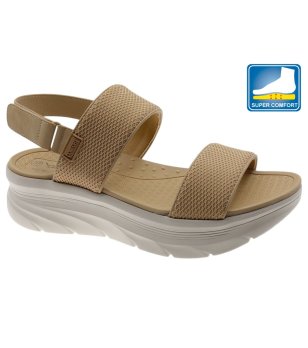 Сандали в цвят камел на платформа снимка