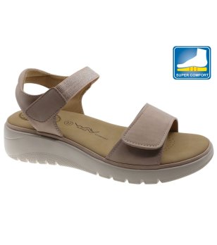 Розови сандали на платформа снимка