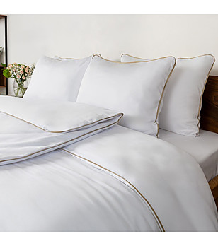 Единичен плик с калъфка от памучен сатен в бяло с бежов кант снимка