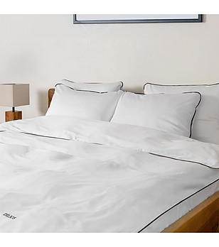 Единичен плик с калъфка от памучен сатен в бяло с черен  кант снимка